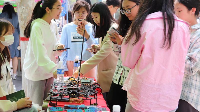 自研与外包：汽车零部件研发的两条岔路